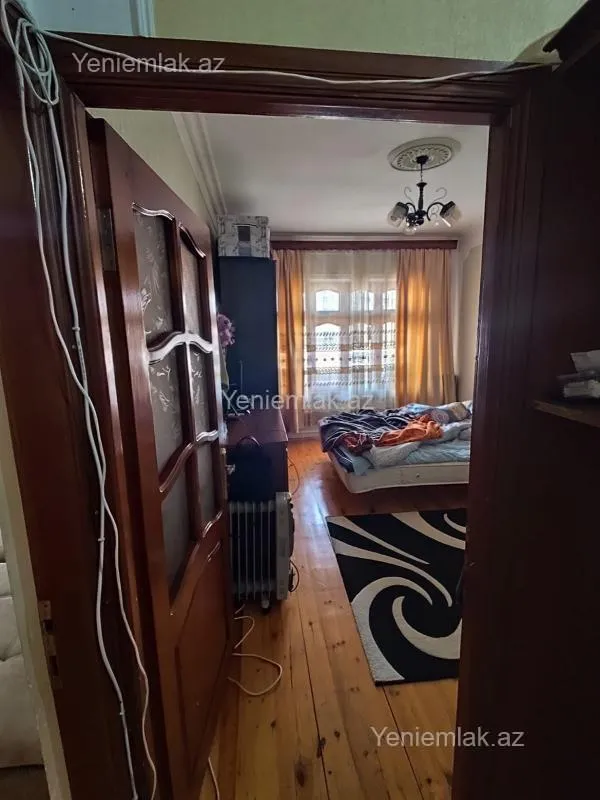 Satılır 4 otaqlı köhnə tikili 110 m²