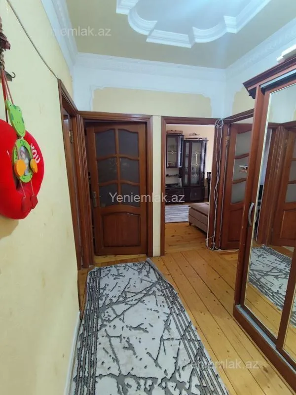 Satılır 4 otaqlı köhnə tikili 110 m²