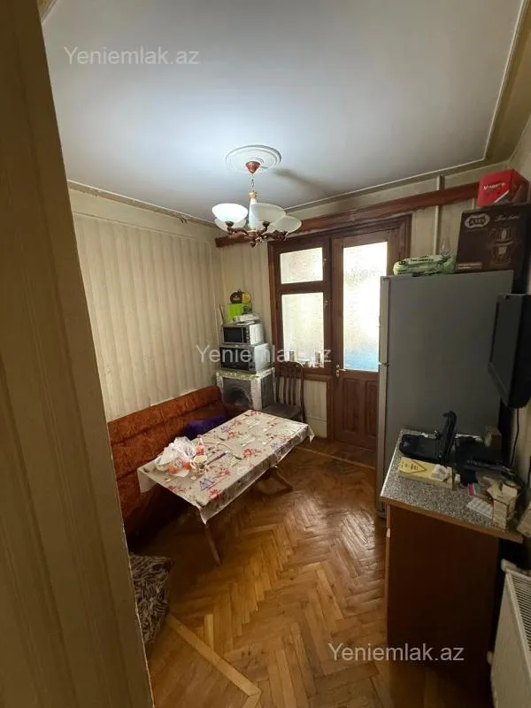 Satılır 3 otaqlı köhnə tikili 75 m²