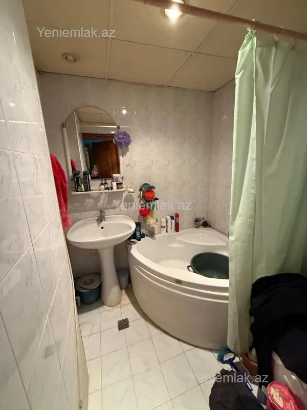 Satılır 3 otaqlı köhnə tikili 75 m²