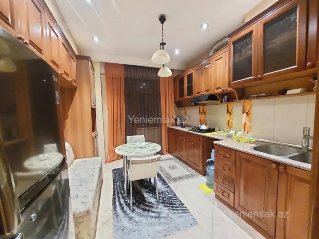 Satılır 3 otaqlı yeni tikili 140 m²