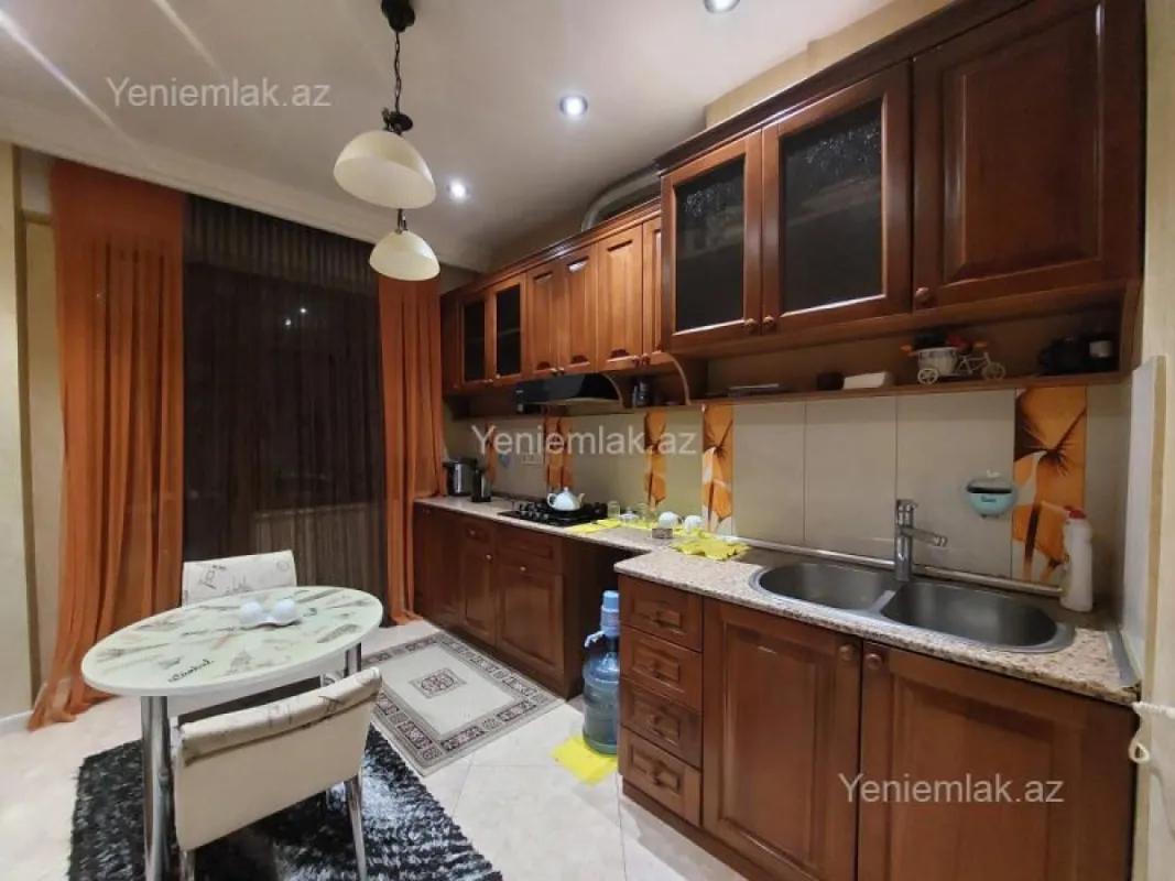 Satılır 3 otaqlı yeni tikili 140 m²