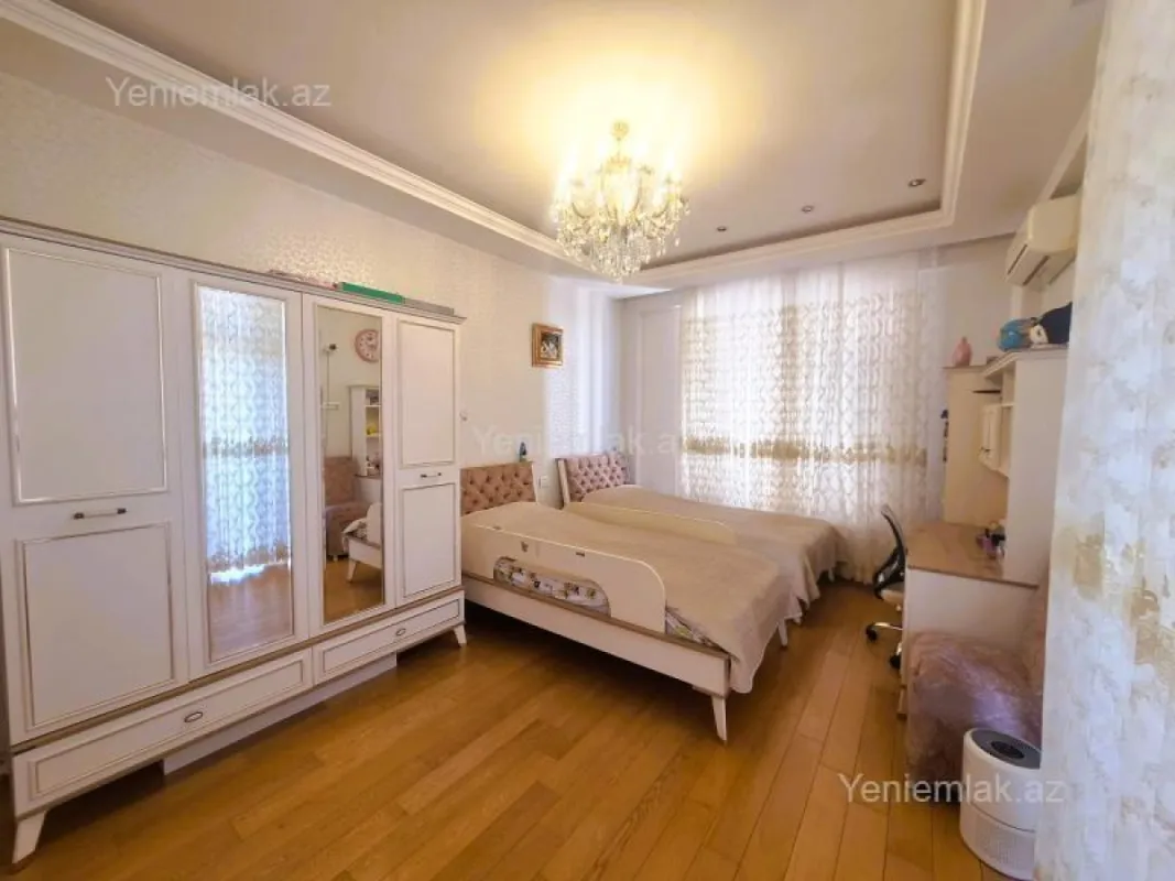 Satılır 4 otaqlı yeni tikili 250 m²
