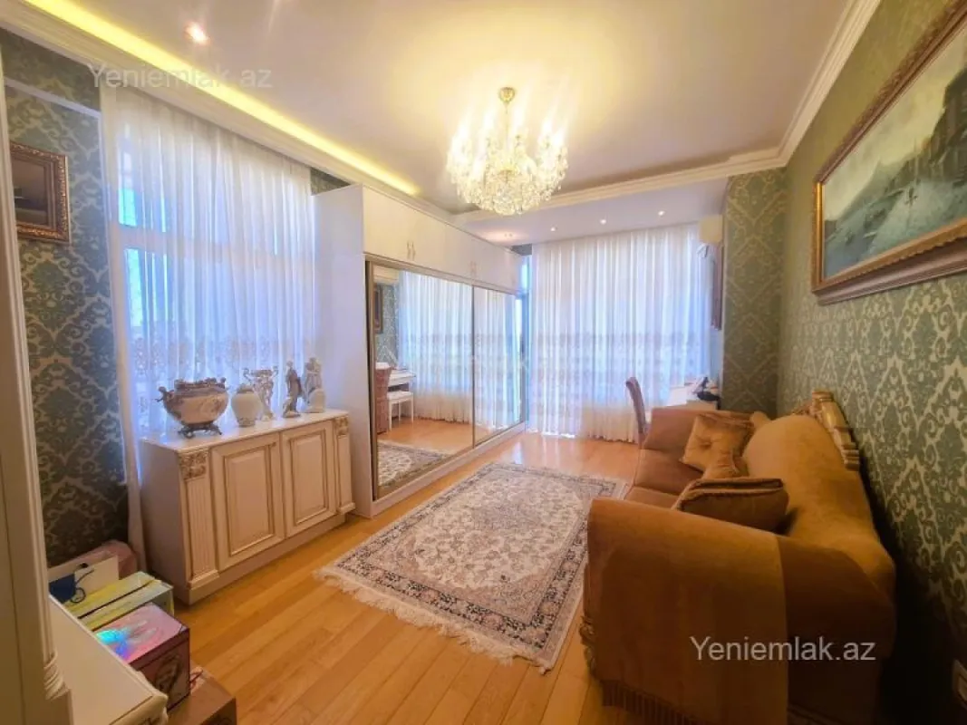 Satılır 4 otaqlı yeni tikili 250 m²
