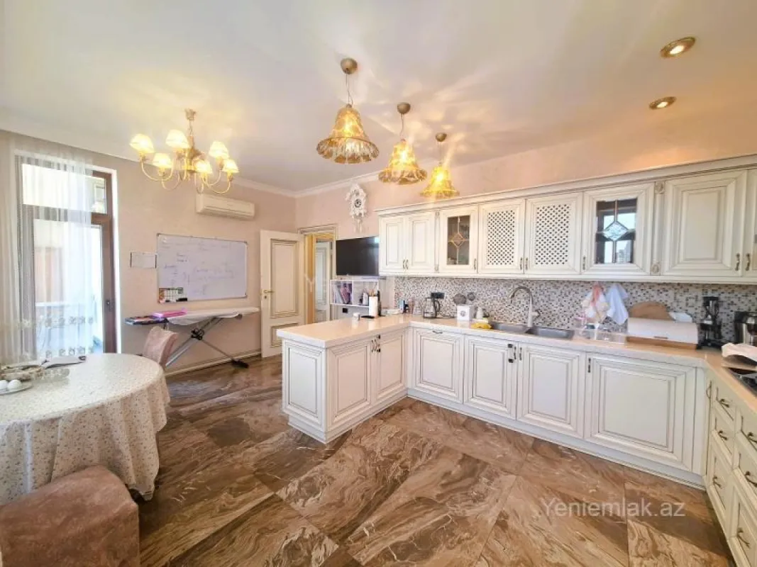 Satılır 4 otaqlı yeni tikili 250 m²