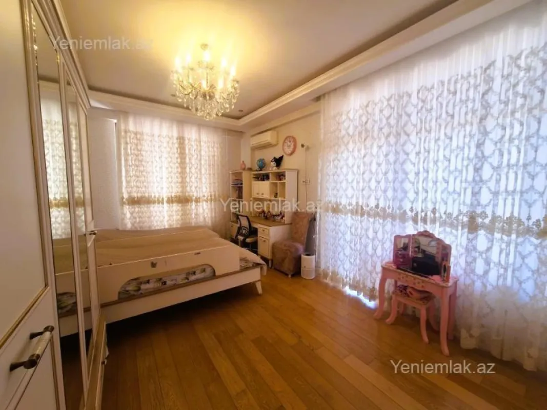 Satılır 4 otaqlı yeni tikili 250 m²