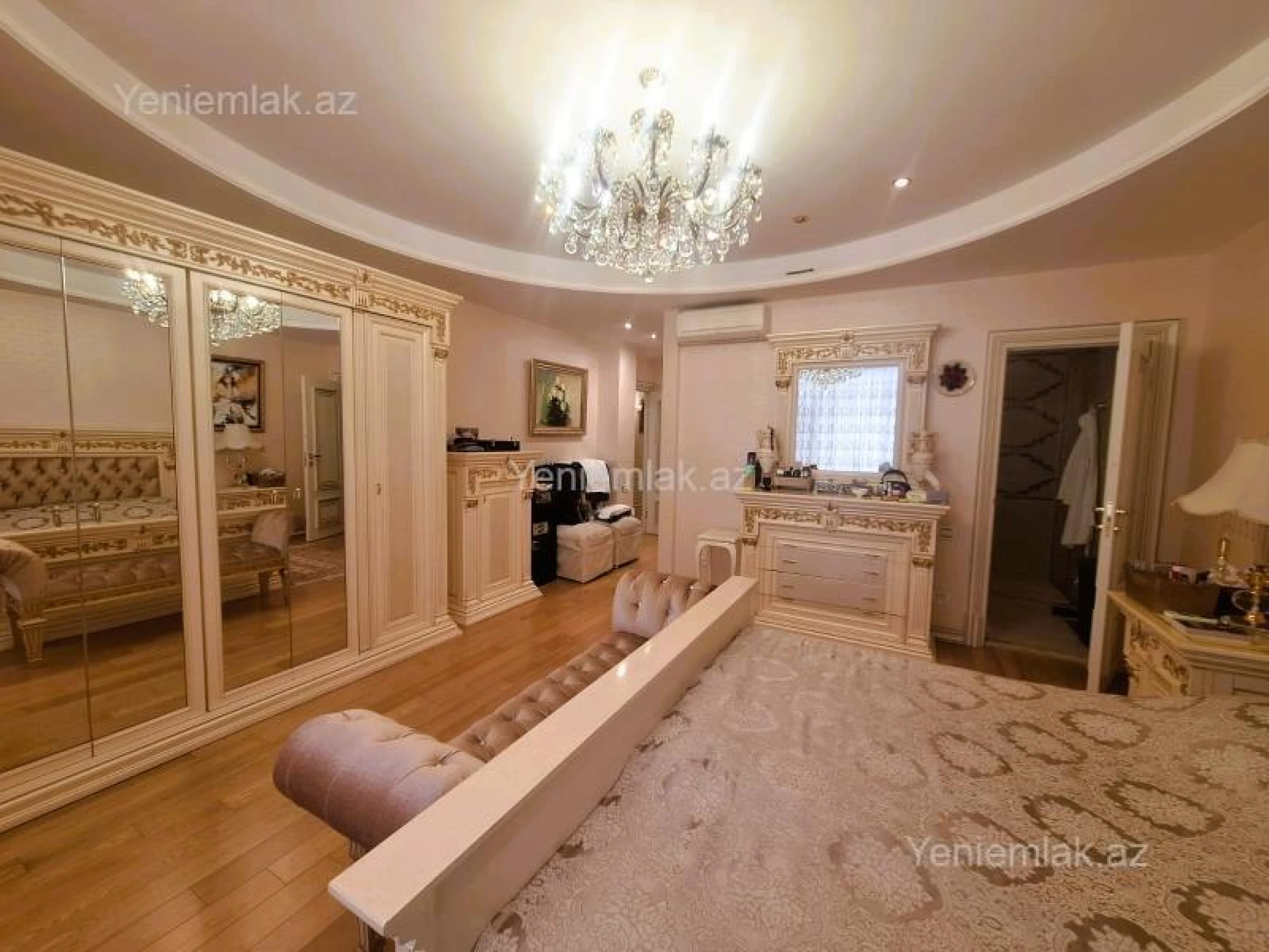 Satılır 4 otaqlı yeni tikili 250 m²