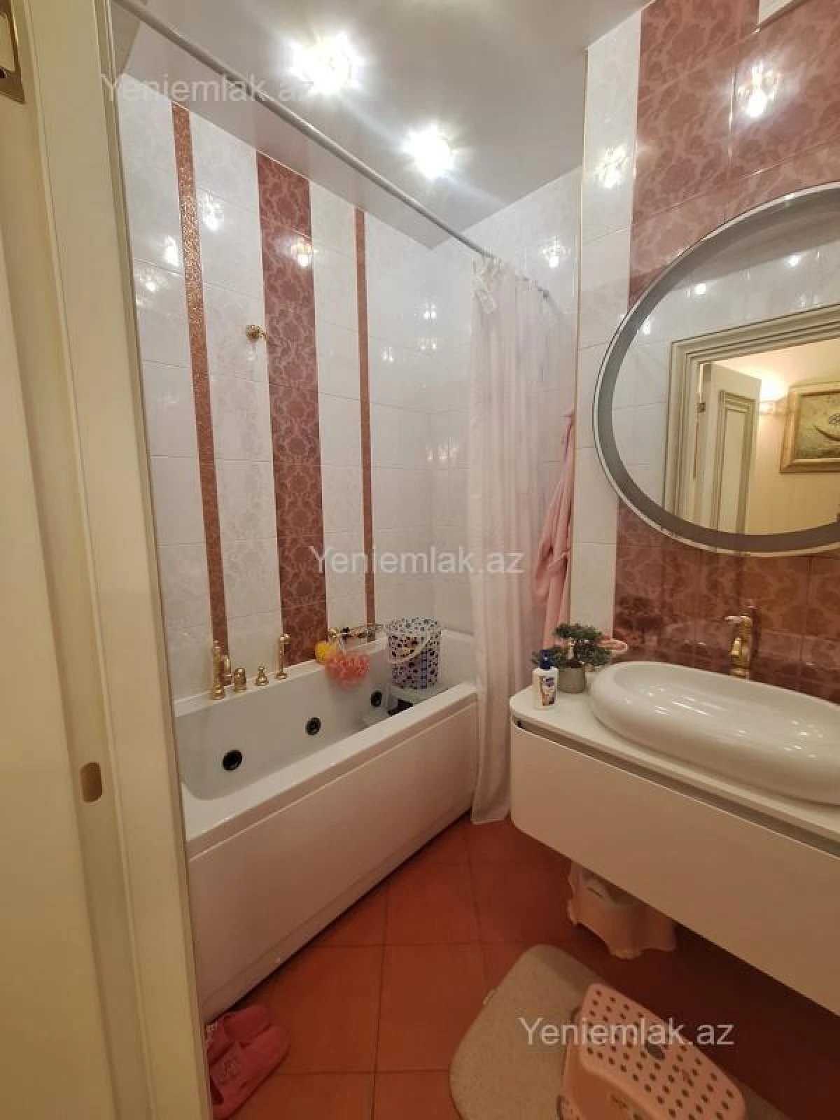 Satılır 4 otaqlı yeni tikili 250 m²