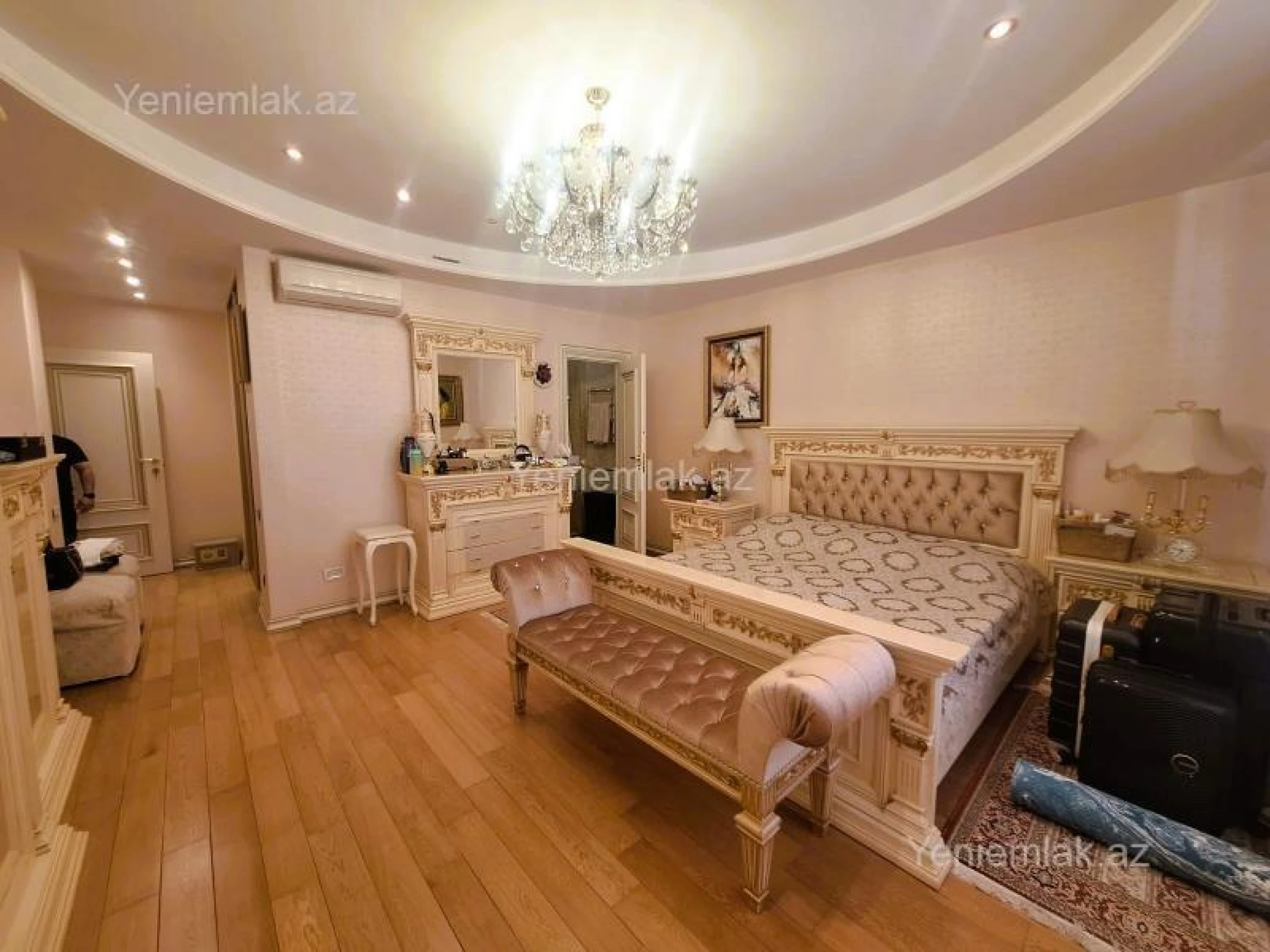 Satılır 4 otaqlı yeni tikili 250 m²