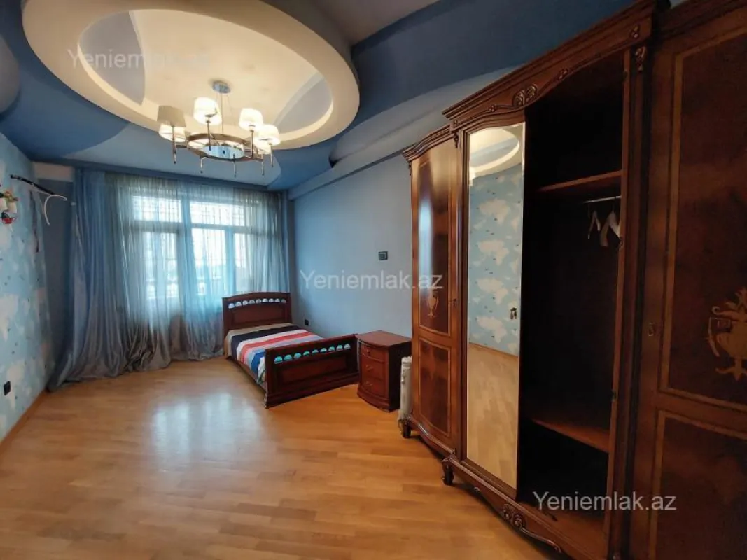 Satılır 4 otaqlı yeni tikili 150 m²