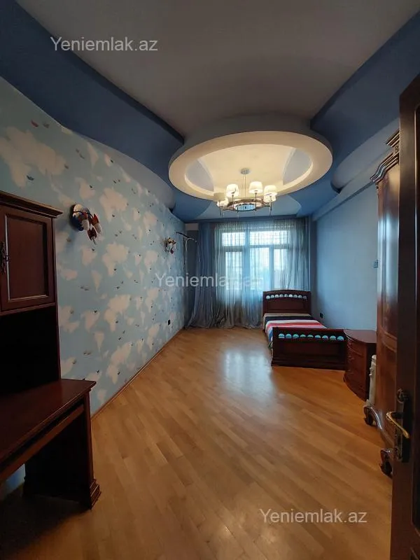 Satılır 4 otaqlı yeni tikili 150 m²