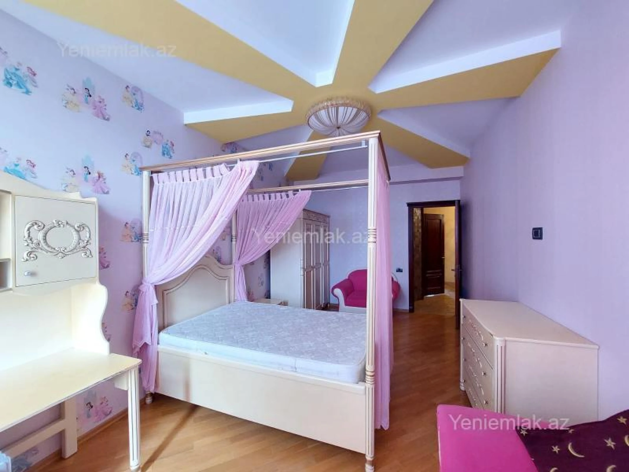 Satılır 4 otaqlı yeni tikili 150 m²