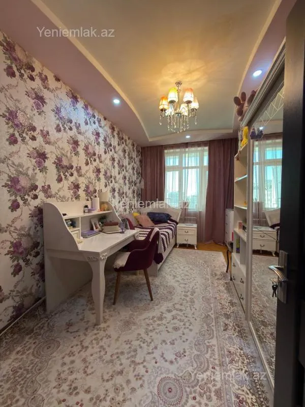 Satılır 3 otaqlı yeni tikili 100 m²