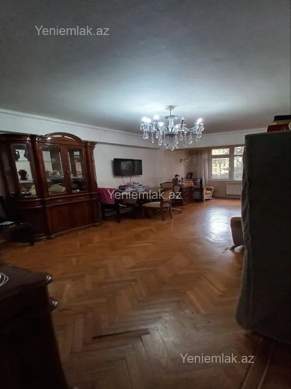 Satılır 2 otaqlı köhnə tikili 65 m²