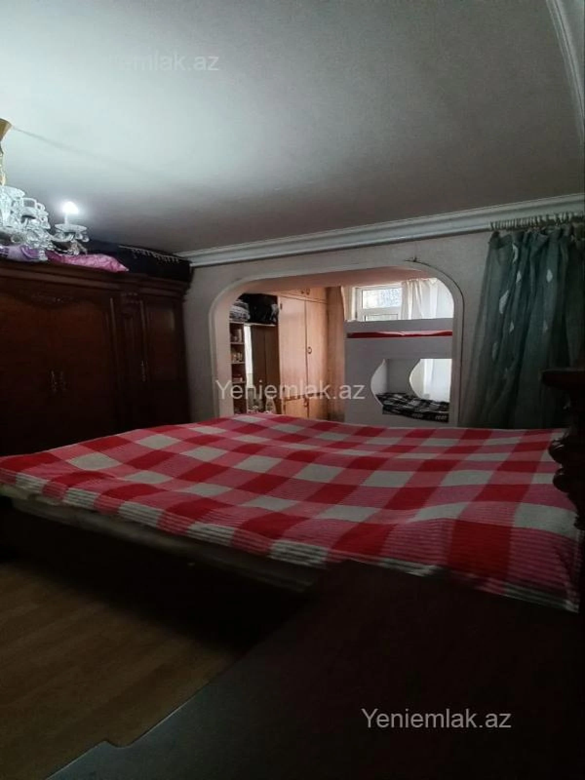 Satılır 2 otaqlı köhnə tikili 65 m²