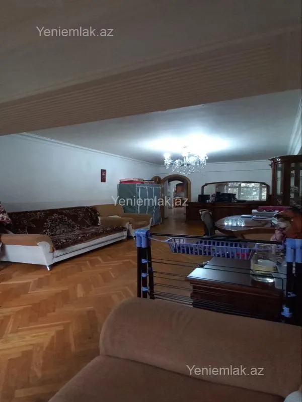 Satılır 2 otaqlı köhnə tikili 65 m²