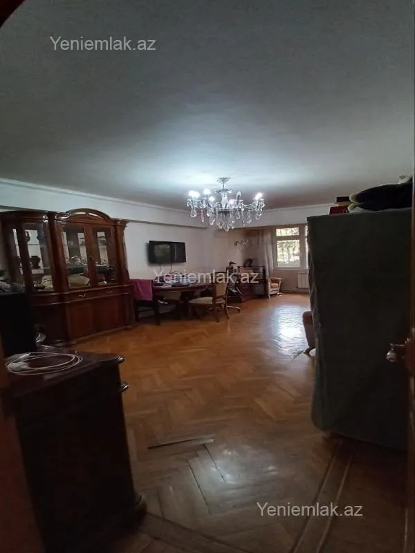 Satılır 2 otaqlı köhnə tikili 65 m²