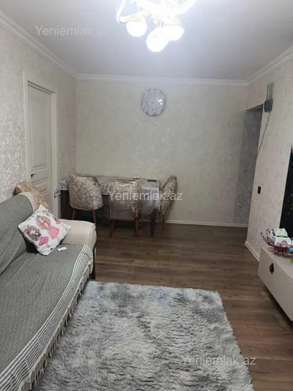 Satılır 2 otaqlı köhnə tikili 55 m²