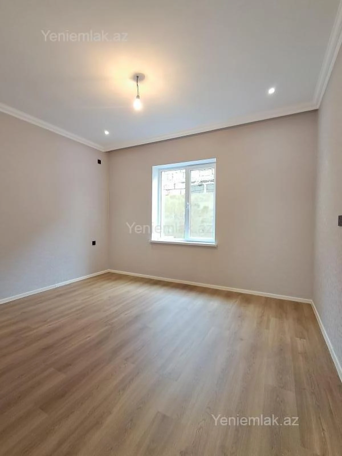 Satılır 6 otaqlı həyət evi 285 m²