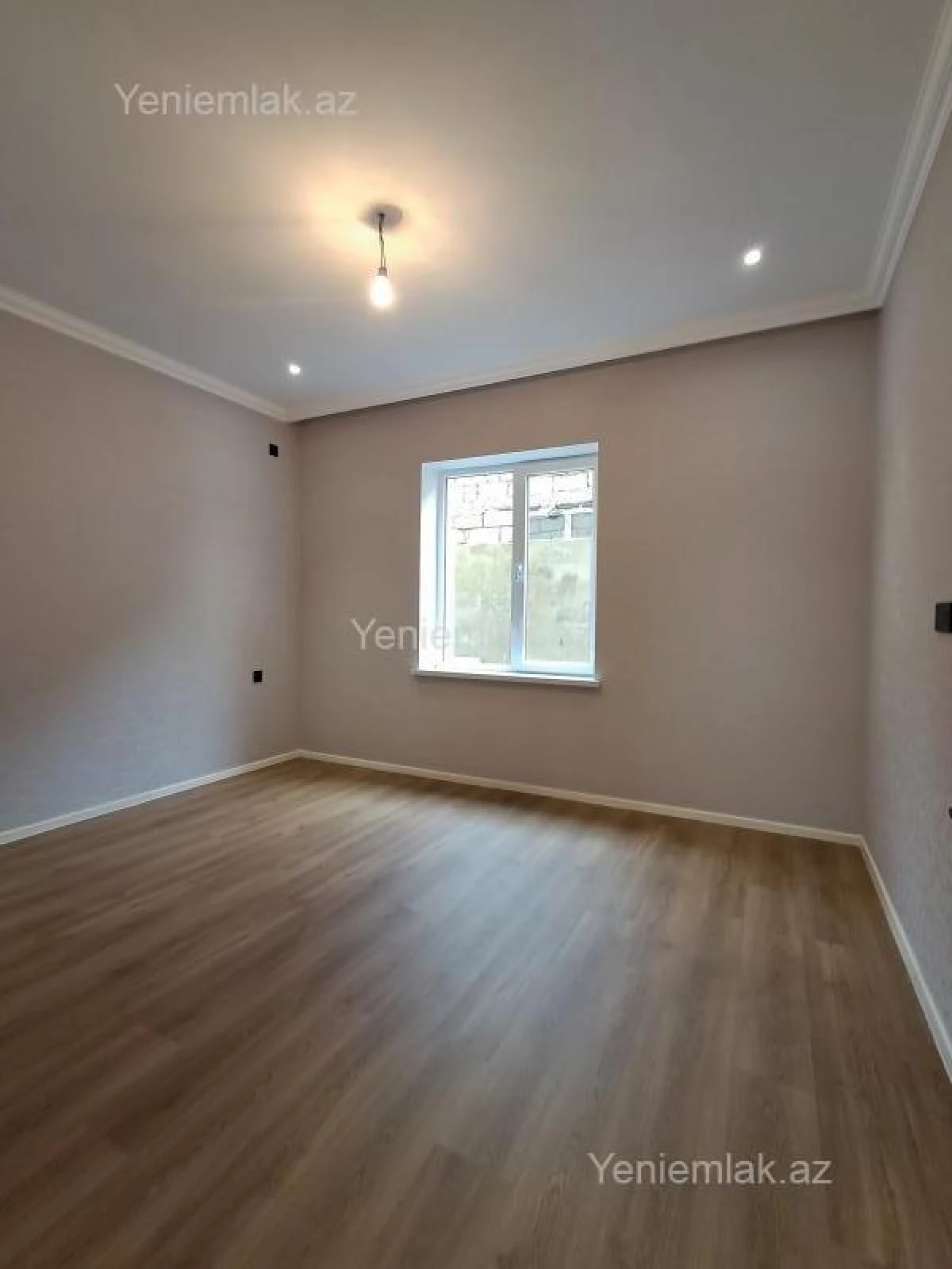 Satılır 6 otaqlı həyət evi 285 m²