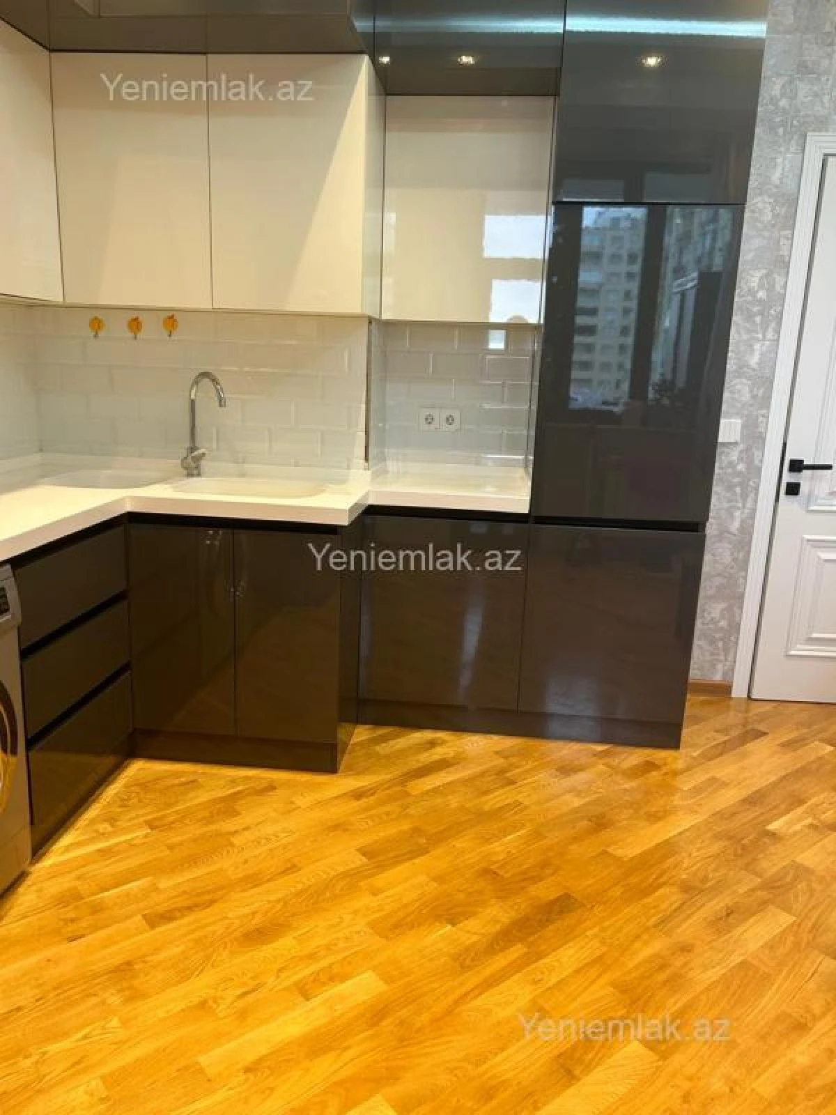 Satılır 3 otaqlı yeni tikili 110 m²