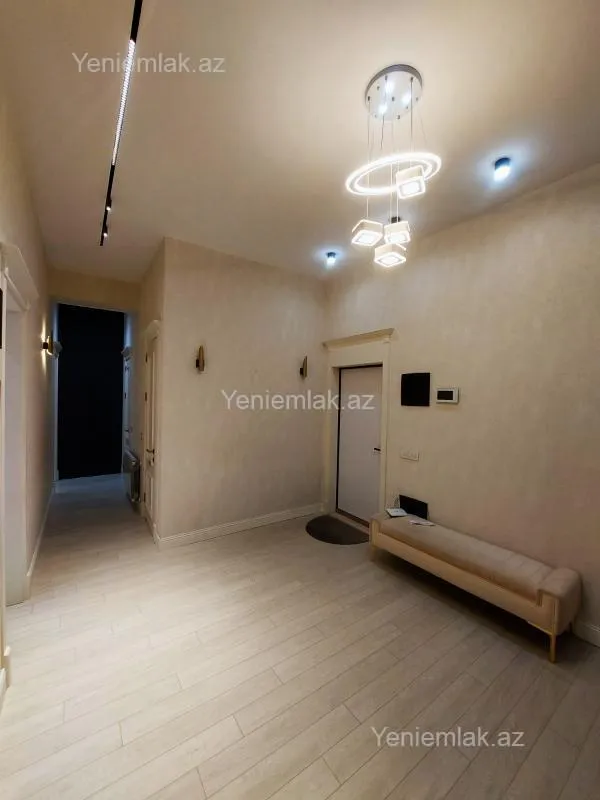 Satılır 3 otaqlı yeni tikili 110.5 m²