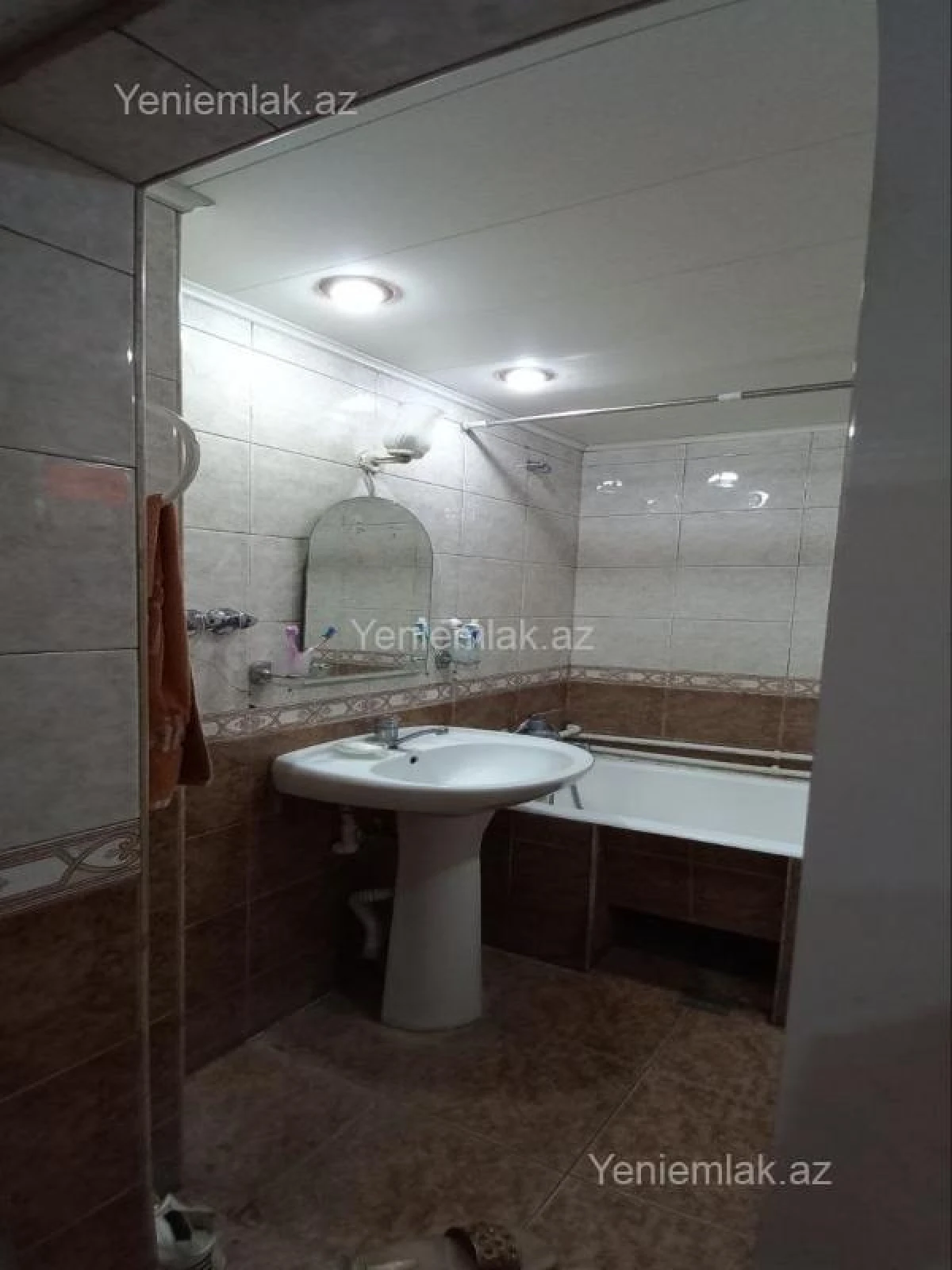 Satılır 2 otaqlı köhnə tikili 70 m²
