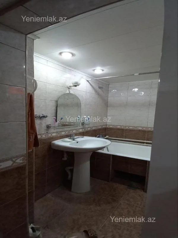 Satılır 2 otaqlı köhnə tikili 70 m²