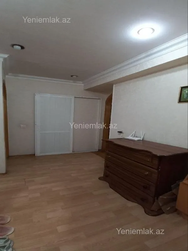 Satılır 2 otaqlı köhnə tikili 70 m²