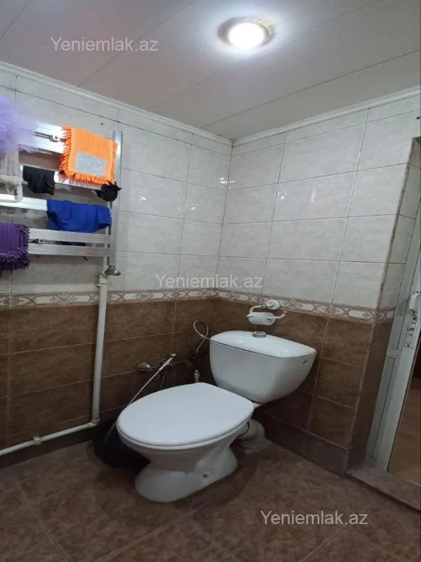 Satılır 2 otaqlı köhnə tikili 70 m²