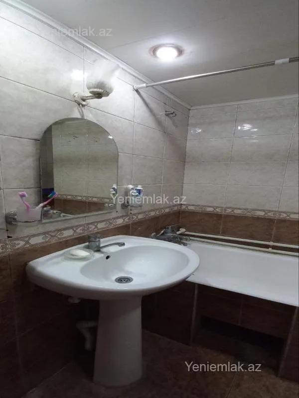 Satılır 2 otaqlı köhnə tikili 70 m²