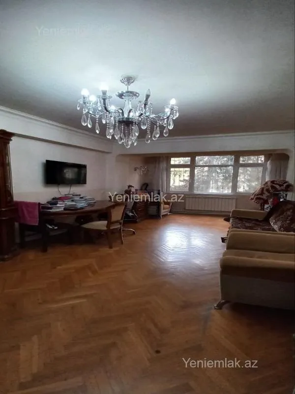 Satılır 2 otaqlı köhnə tikili 70 m²