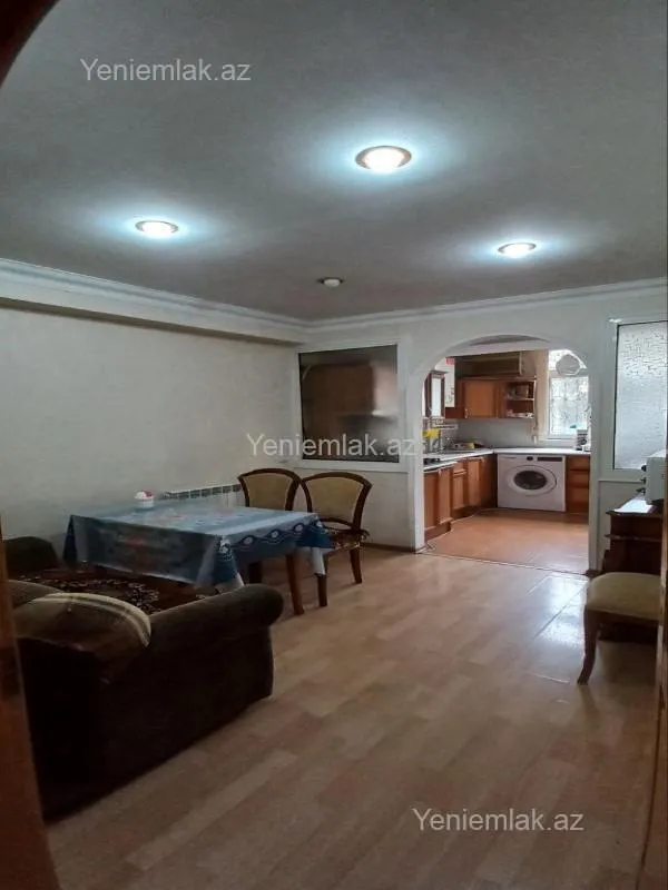 Satılır 2 otaqlı köhnə tikili 70 m²
