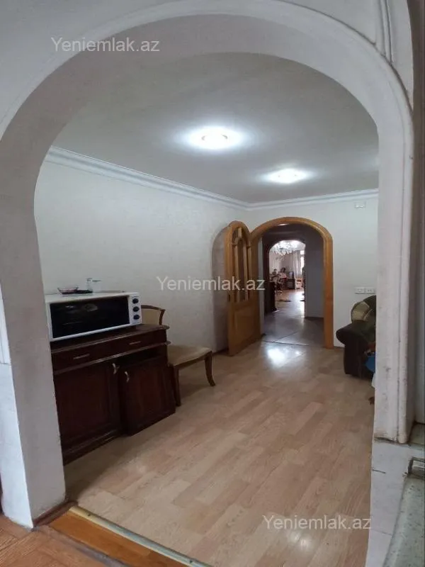 Satılır 2 otaqlı köhnə tikili 70 m²