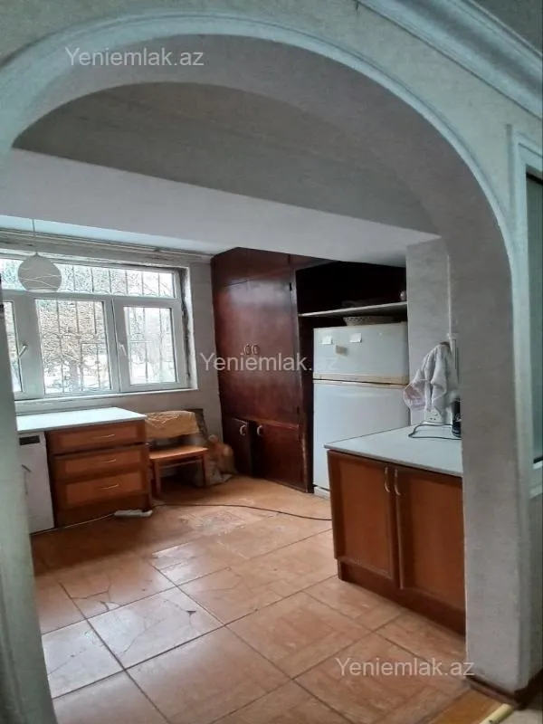 Satılır 2 otaqlı köhnə tikili 70 m²