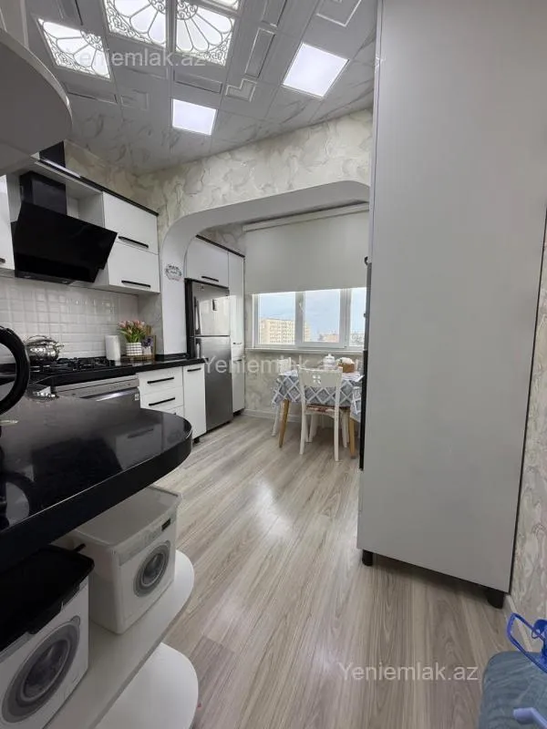 Satılır 2 otaqlı köhnə tikili 65 m²