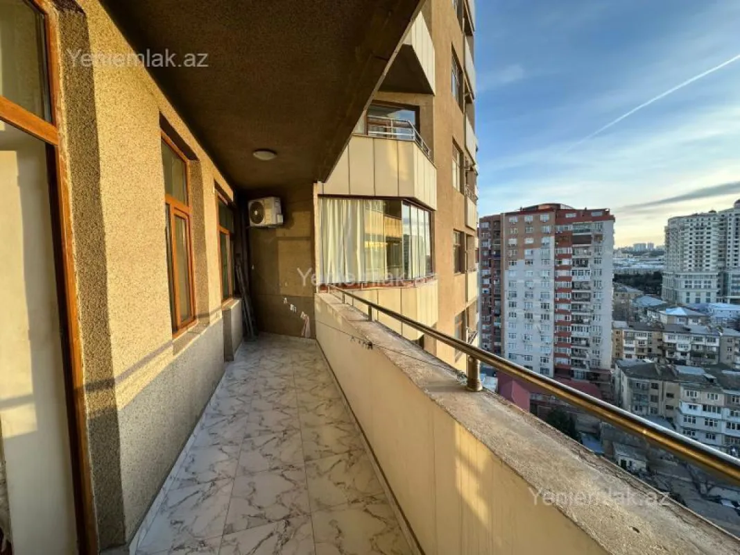 Satılır 3 otaqlı yeni tikili 175 m²