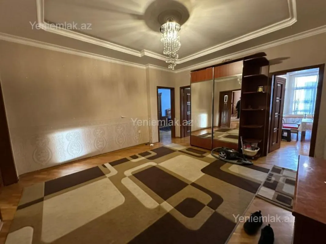 Satılır 3 otaqlı yeni tikili 175 m²