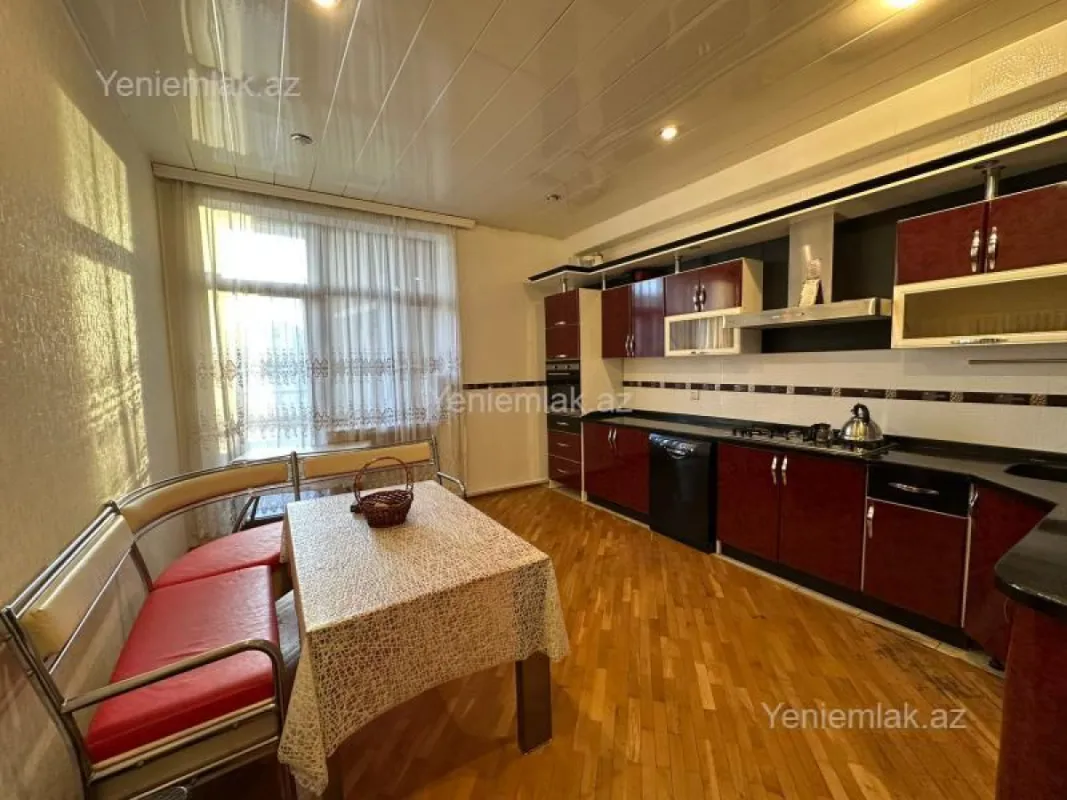 Satılır 3 otaqlı yeni tikili 175 m²