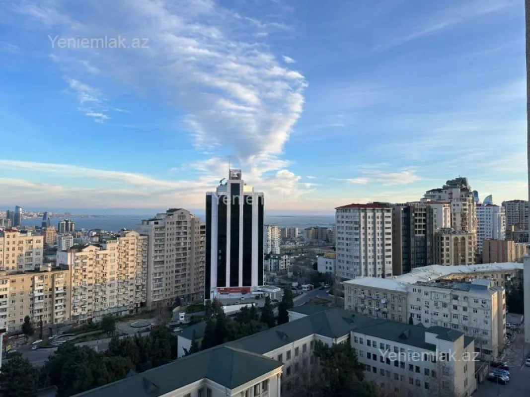 Satılır 3 otaqlı yeni tikili 175 m²