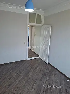 Satılır 2 otaqlı köhnə tikili 60 m²