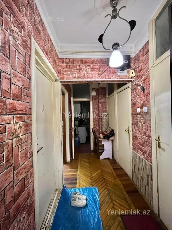 Satılır 2 otaqlı köhnə tikili 60 m²
