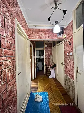 Satılır 2 otaqlı köhnə tikili 60 m²