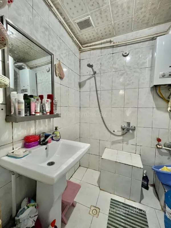 Satılır 2 otaqlı köhnə tikili 60 m²