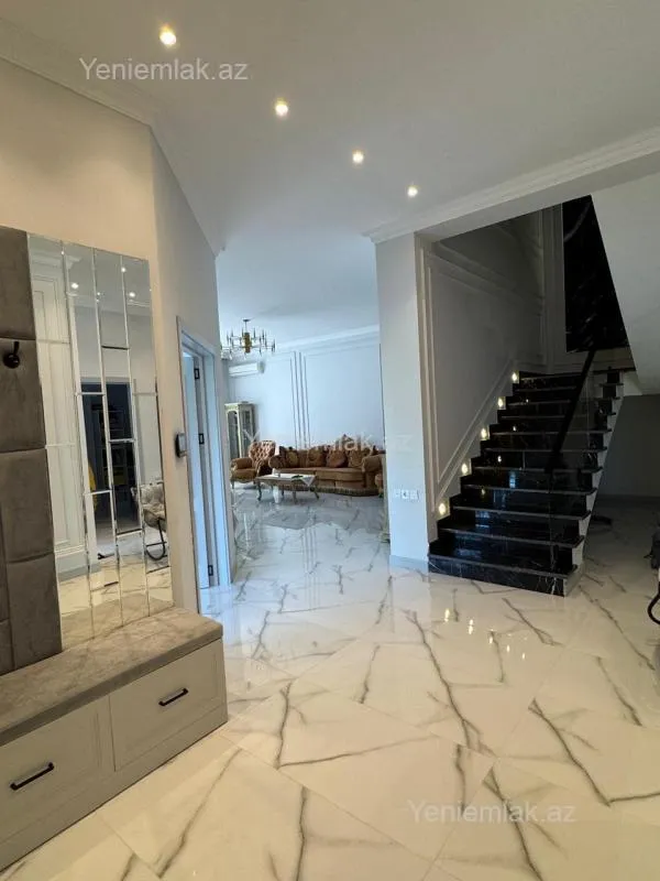 Satılır 5 otaqlı həyət evi 270 m²
