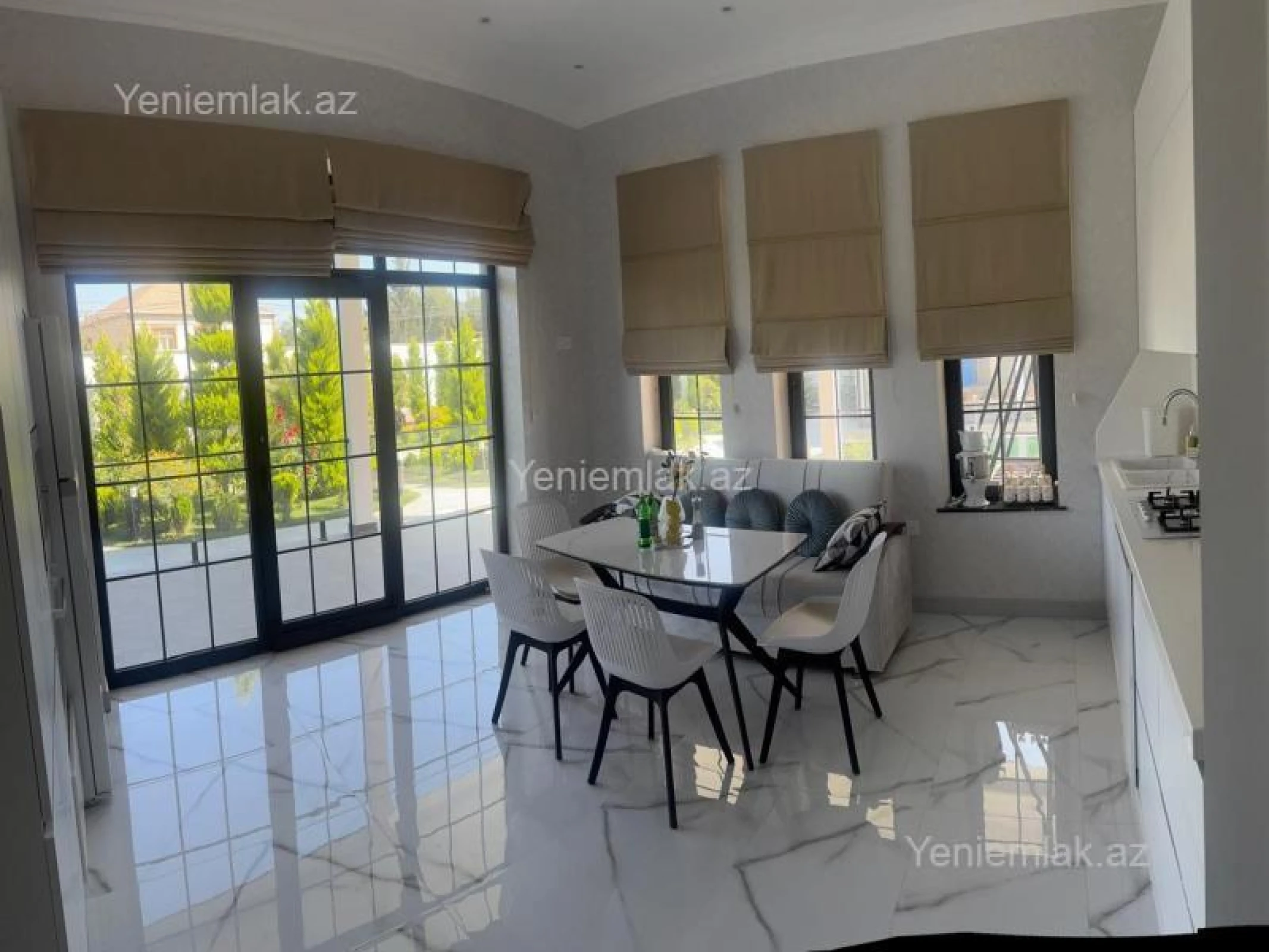 Satılır 5 otaqlı həyət evi 270 m²