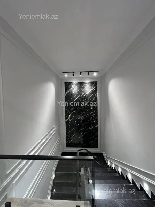 Satılır 5 otaqlı həyət evi 270 m²