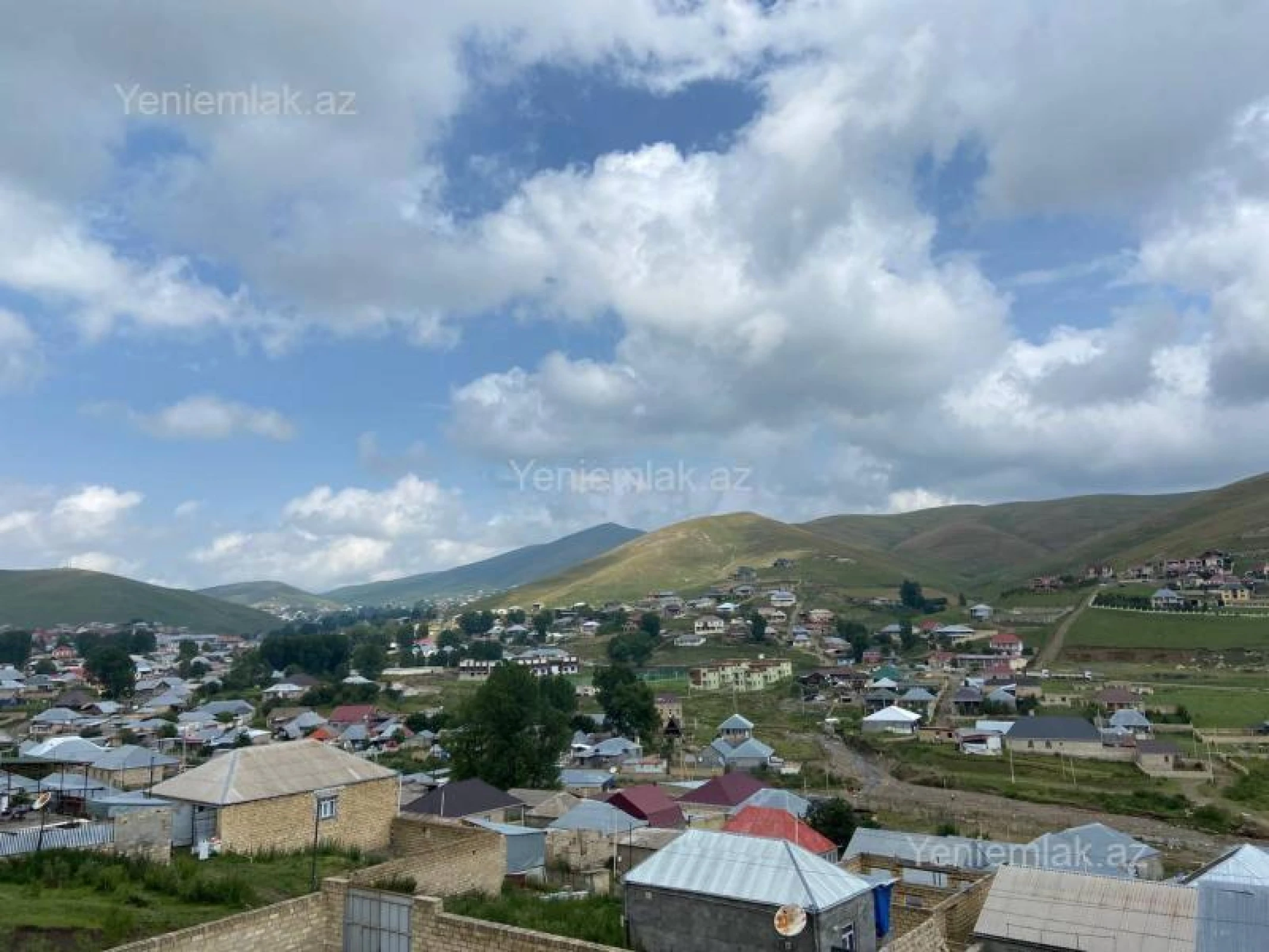 Satılır 9 otaqlı həyət evi 250 m²