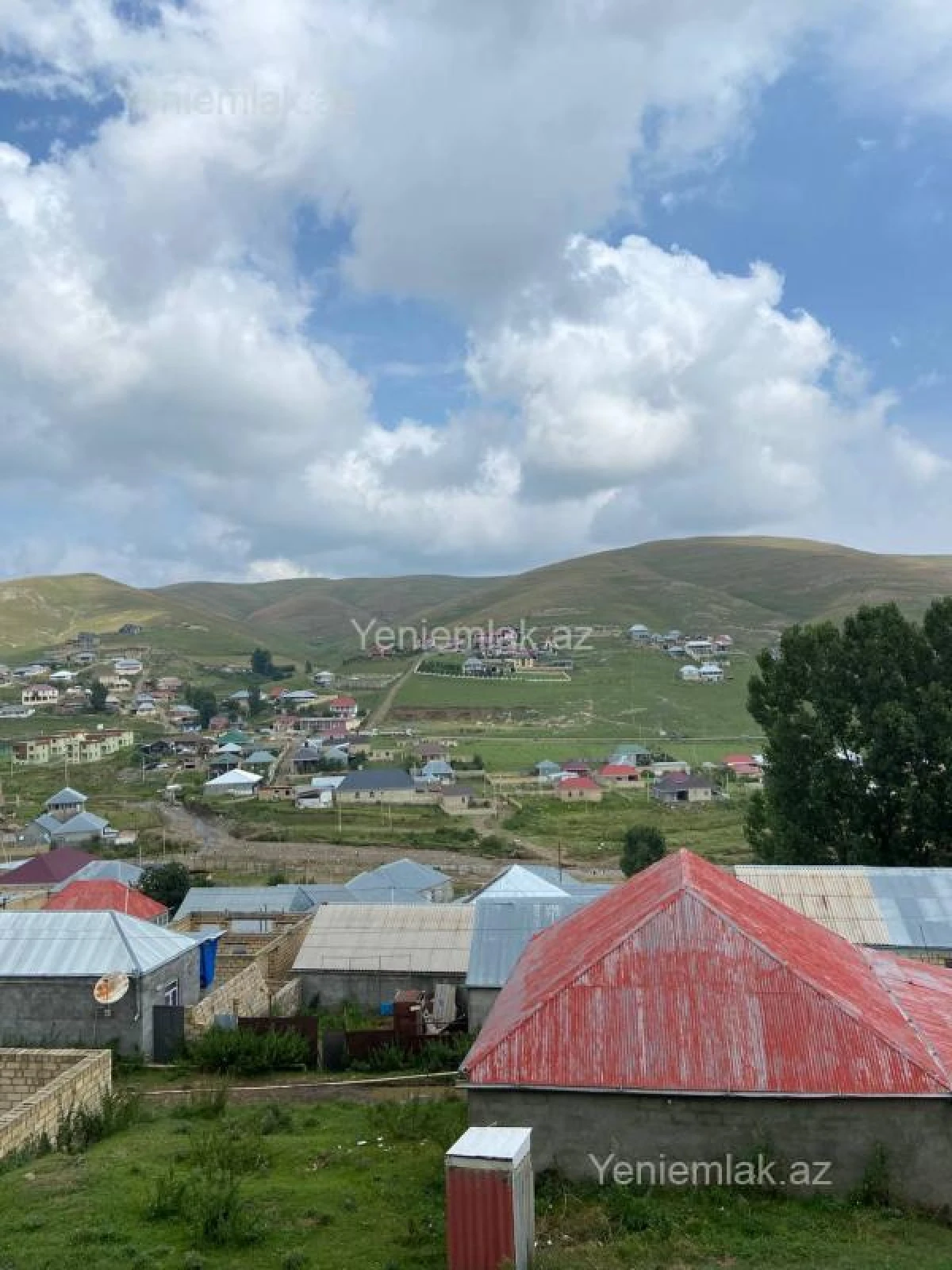 Satılır 9 otaqlı həyət evi 250 m²