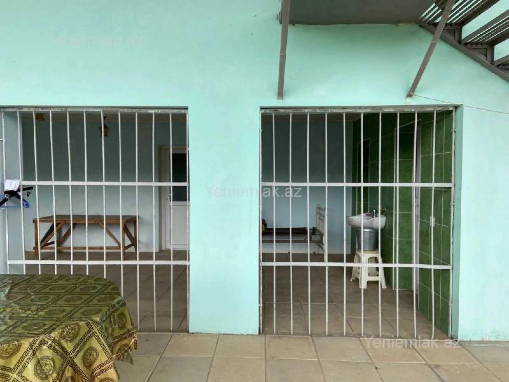 Satılır 9 otaqlı həyət evi 250 m²